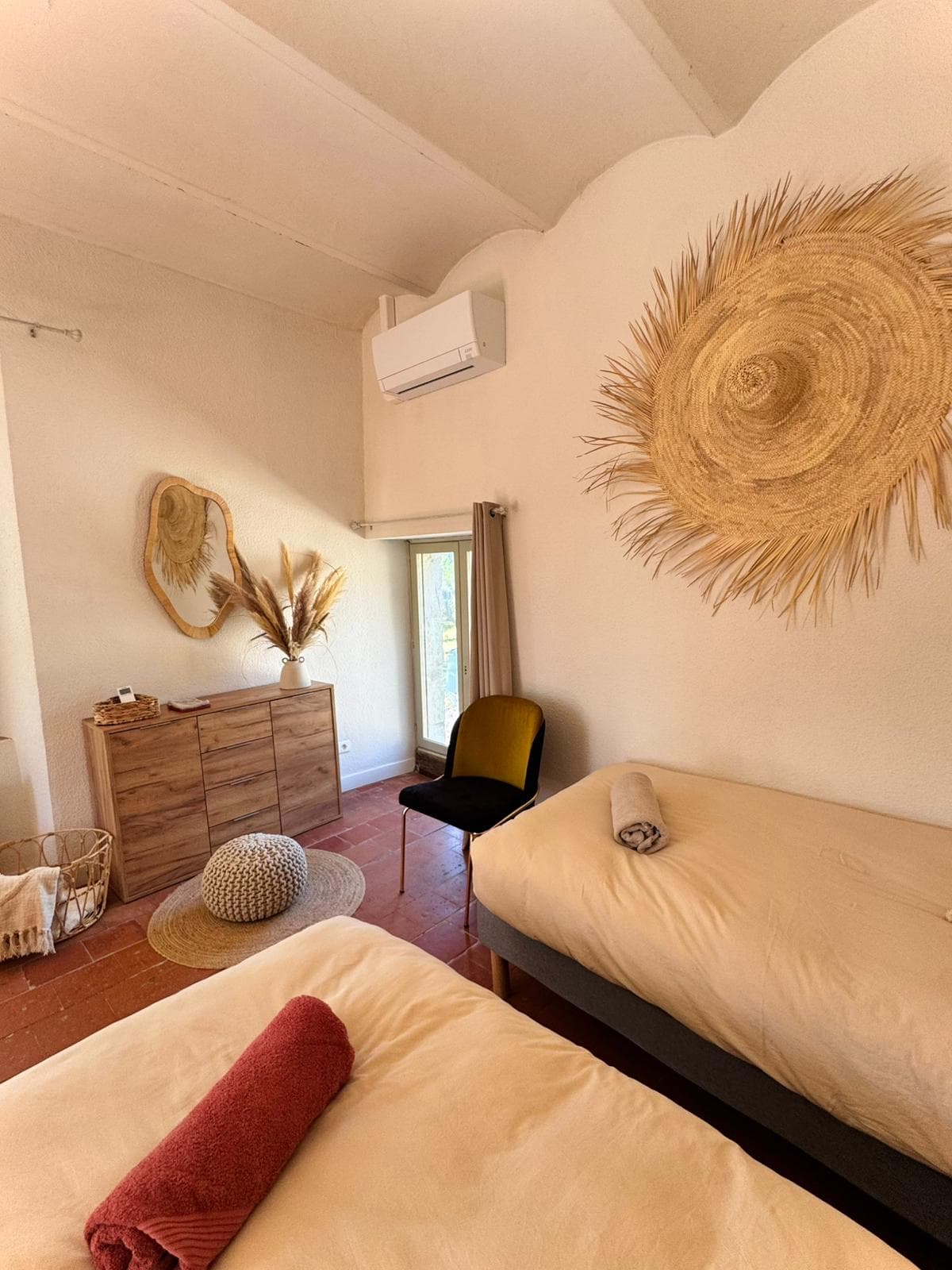 Chambre avec multiples lits