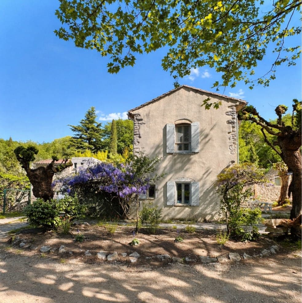 Façade principale du mas